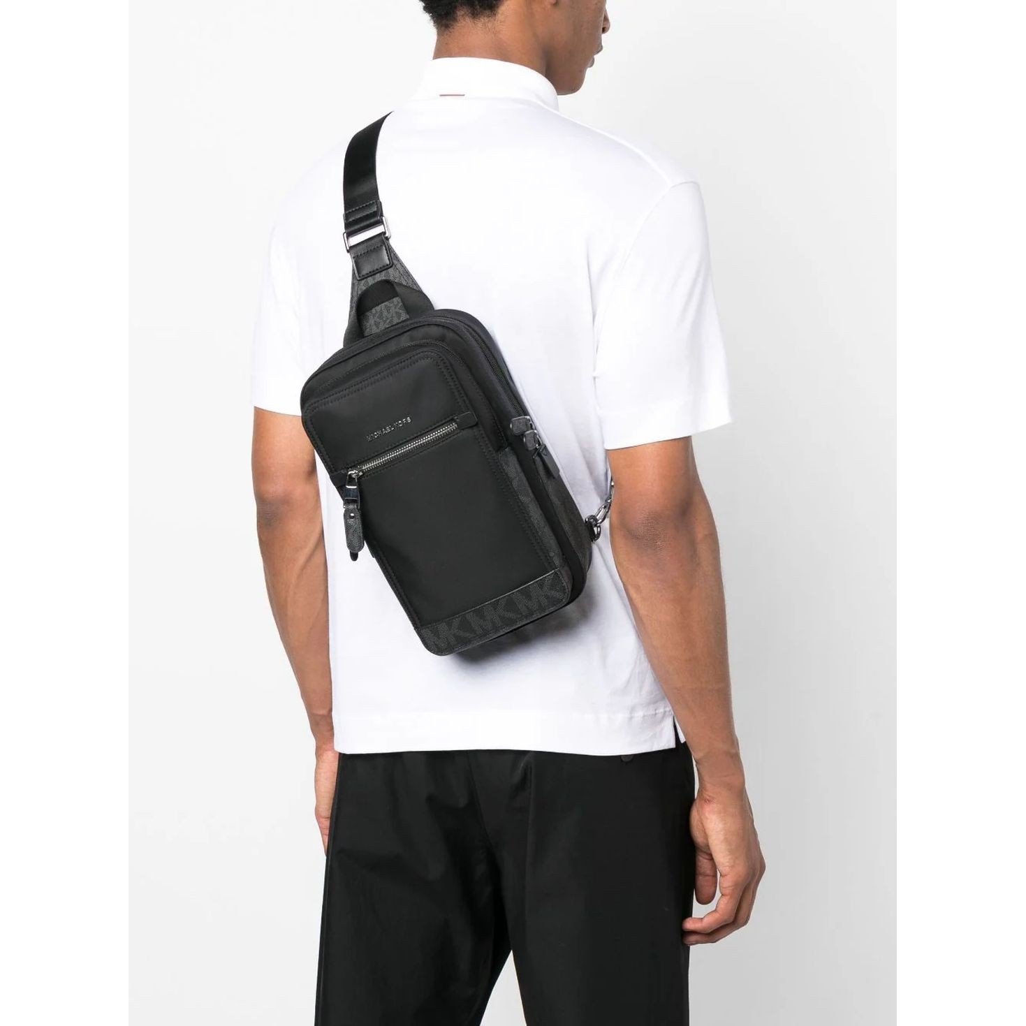 MICHAEL KORS Rankinė per petį vyrams, Juoda, Sport sling pocket 3
