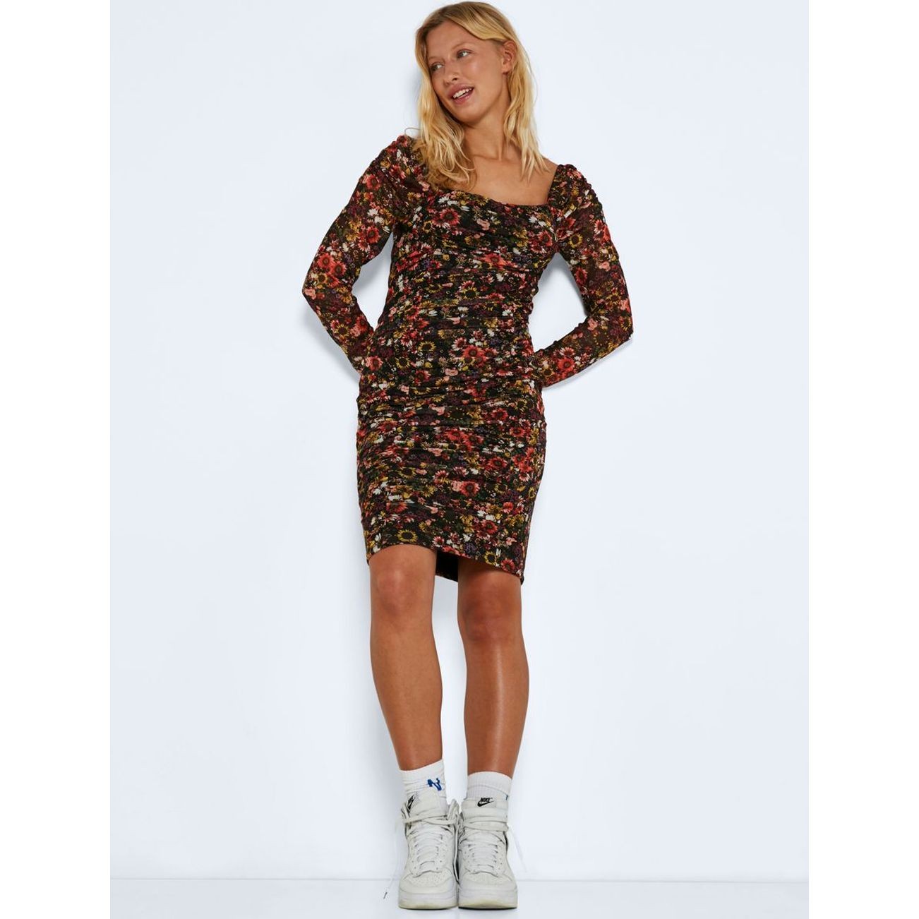NOISY MAY Mini suknelė moterims, Juoda, NMJUDITH L/S MESH RUC 2