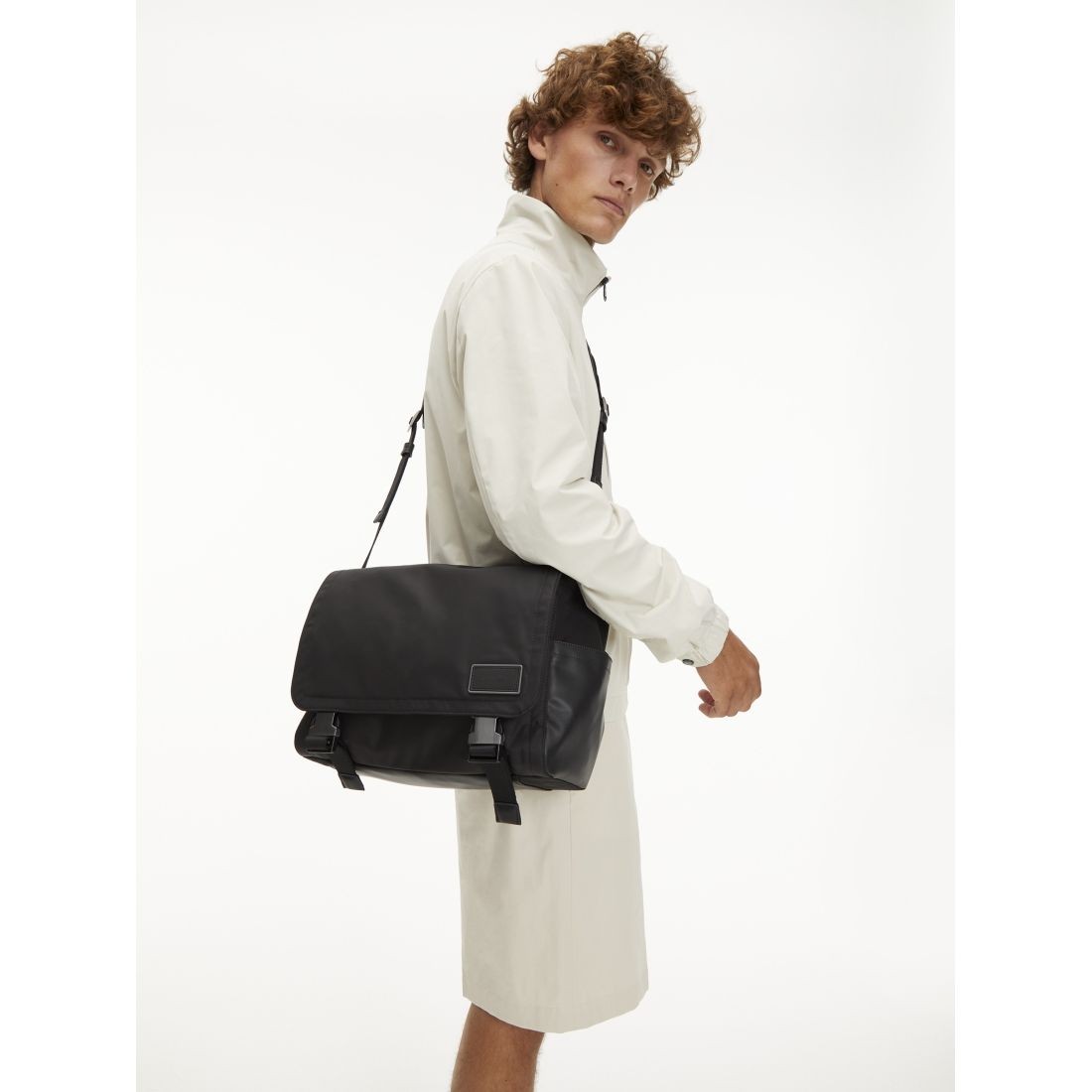 CALVIN KLEIN Rankinė, krepšys vyrams, Juoda, Must barrel bag 4